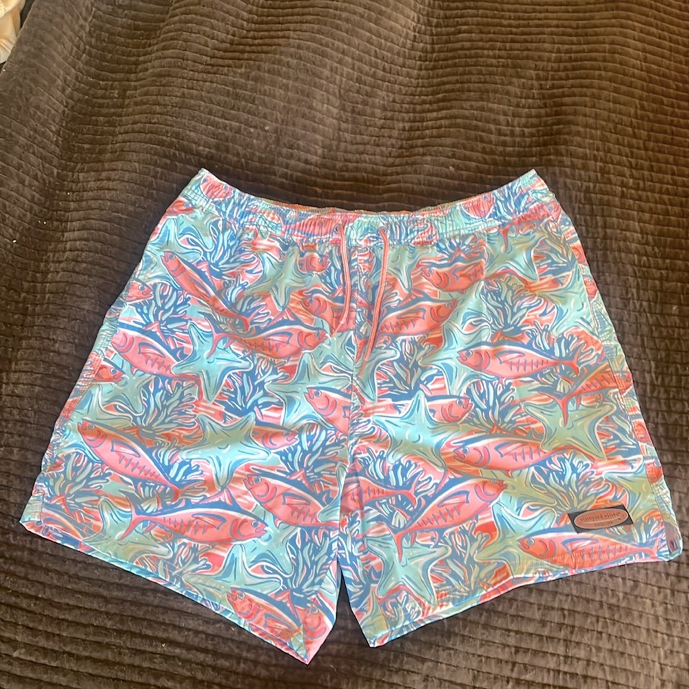 Men’s vineyard vines swim trunks